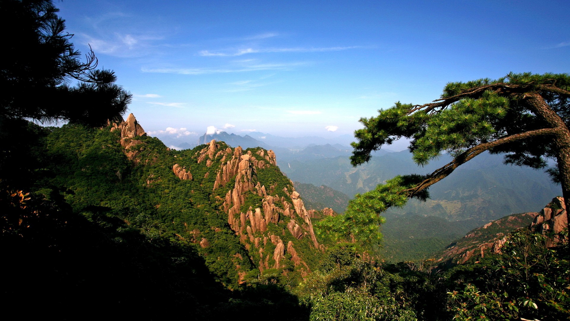 这套山间落日风景壁纸适配多款电脑屏幕