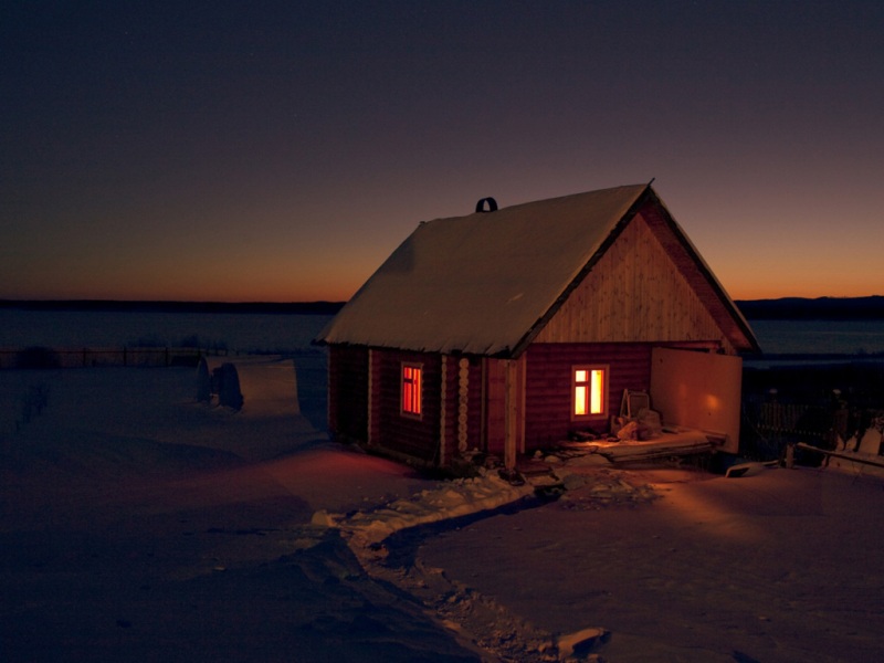 冬日小屋雪景电脑桌面壁纸分享