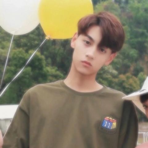 24张超酷嘻哈风潮牌情侣头像 高清好看直接用