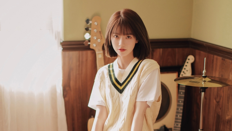 音乐室里的短发甜妹壁纸！1080P/2K多尺寸可选