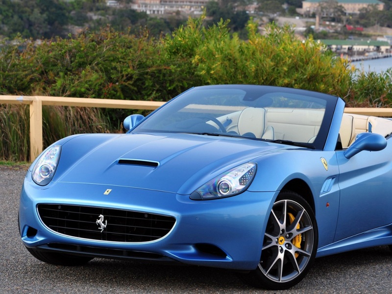 到款蓝色法拉利California高清壁纸合集