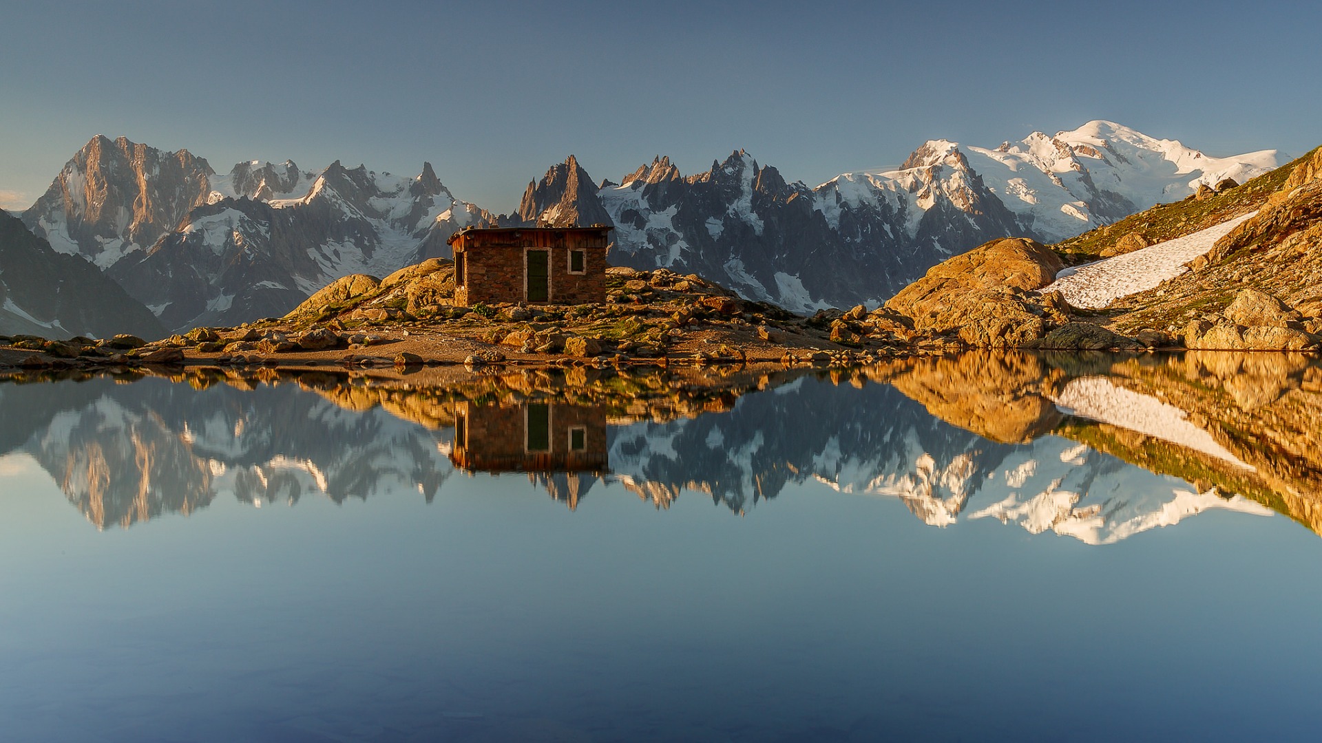 阿尔卑斯山雪中小屋静谧风景 电脑桌面壁纸来啦