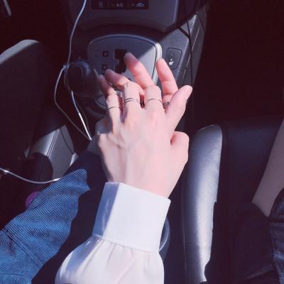 真人情侣秀恩爱头像！一左一右高清甜系图共18张