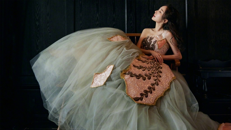 杨幂闭眼唯美造型高清壁纸上线 多款分辨率可选