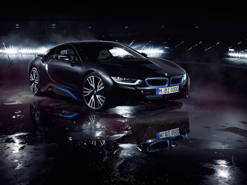 这款磨砂黑宝马i8带水景的电脑壁纸有多款高清尺寸可选