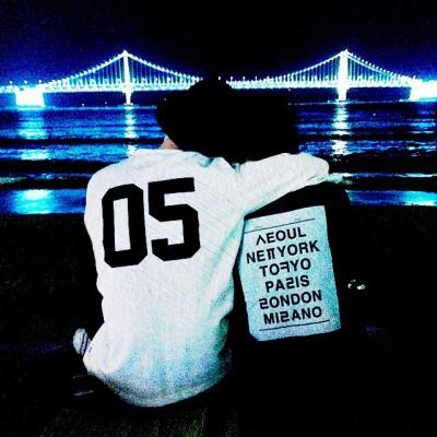 这里是针对该网页的新闻稿重写，请注意该内容是网页源码，实际呈现的是情侣头像素材页面，以下严格按照要求处理：