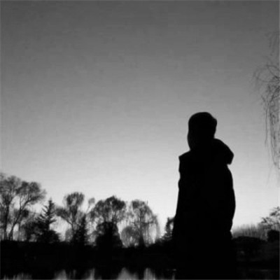 24张高清黑白背影情侣头像 一左一右超适配