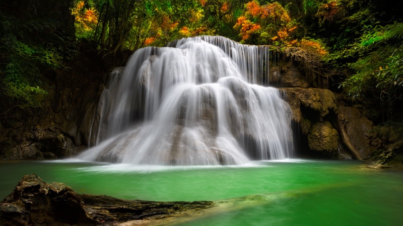 秋日森林瀑布河流风景壁纸