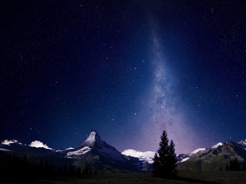 这款星空夜景动漫壁纸，适配多种电脑屏幕尺寸