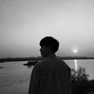 24张高清黑白背影情侣头像 一左一右超适配