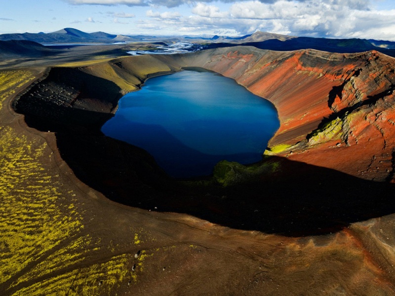 火山口湖泊宽屏壁纸上新 多款分辨率可选