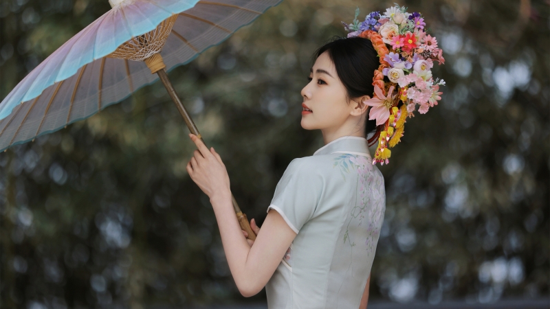 白鹿侧脸撑伞古风造型电脑壁纸上新 多款高清分辨率可选