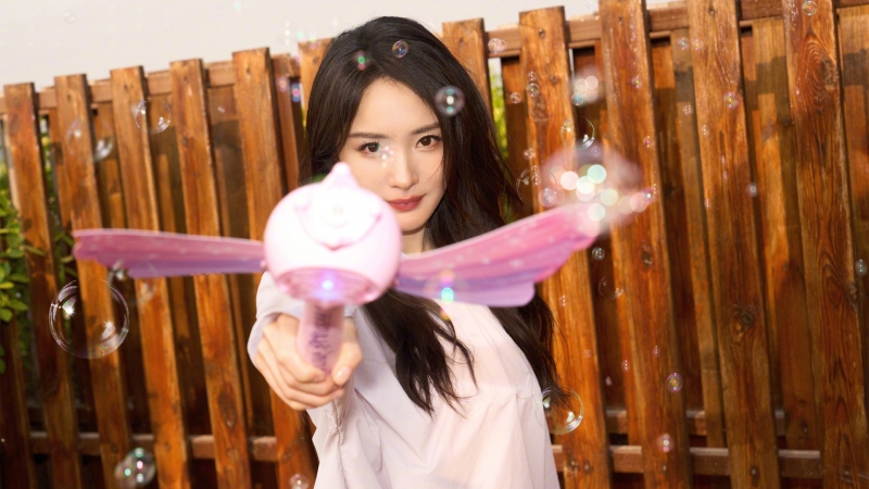 杨幂泡泡主题高清美女壁纸推荐
