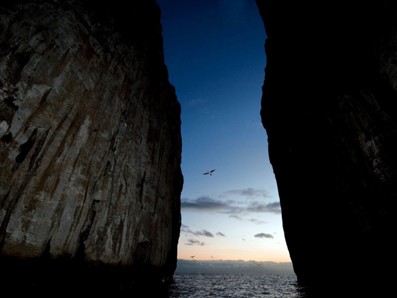 超美大海一线天 适配多款屏幕的高清壁纸来了