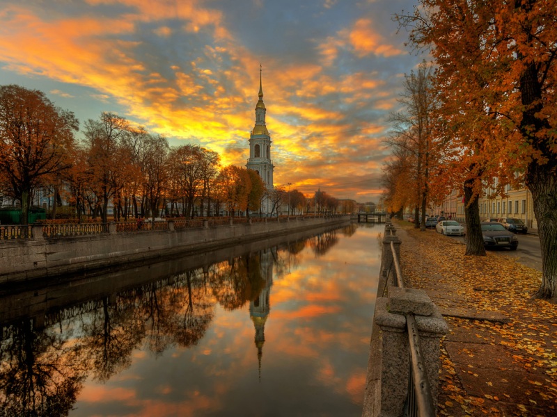 秋日城市河道树景壁纸推荐