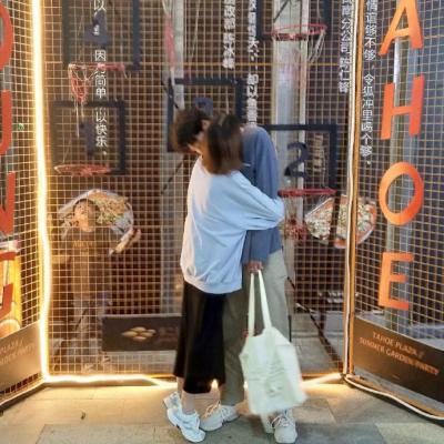 24张潮流好看的情侣微信头像 高清时尚款合集