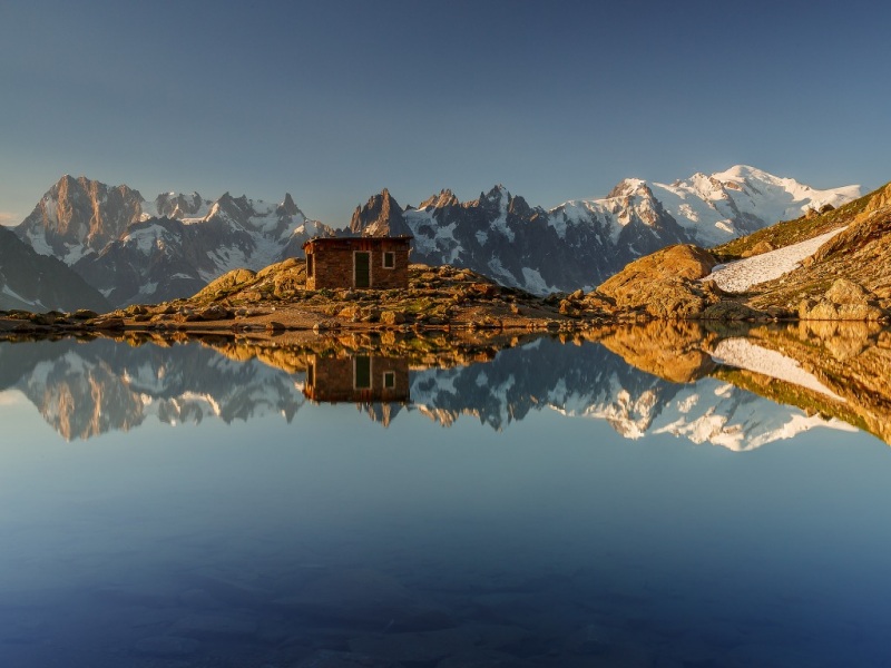 阿尔卑斯山雪中小屋静谧风景 电脑桌面壁纸来啦