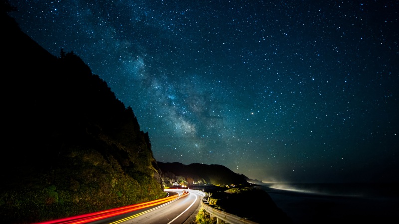 银河系路灯星空2K电脑桌面壁纸分享