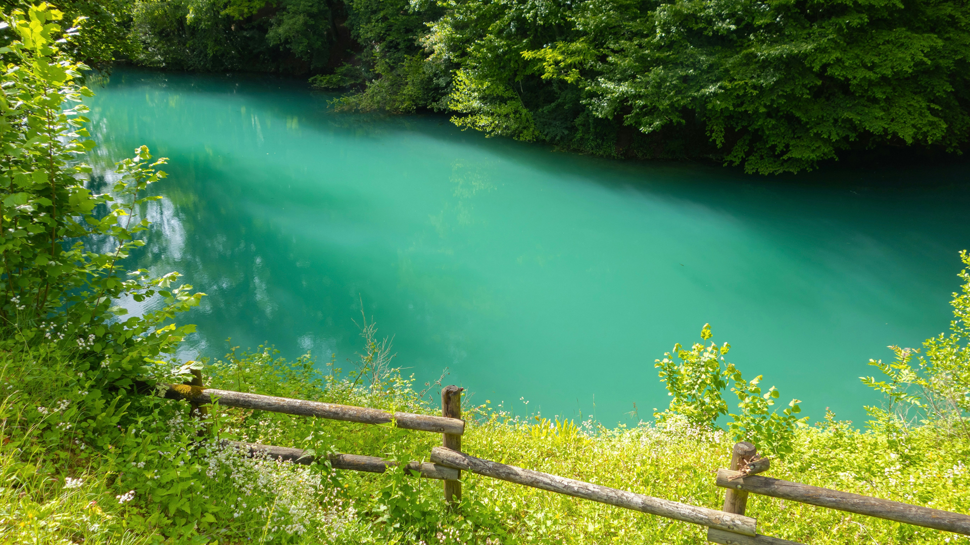 夏日绿水青山动漫风电脑桌面壁纸