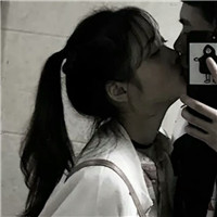 18组霸气接吻情侣头像 一对两张超甜恩爱款