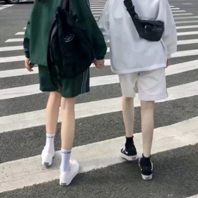 24张不露脸情侣头像一对两张 高清氛围感拉满