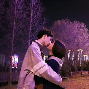 12张超甜！小清新风格情侣拥抱情头合集