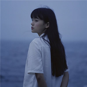 这里的内容是一个头像网站的页面代码，包含大量网站框架、脚本和冗余信息，核心有效内容是提供12张高清真人单人情侣头像素材。按照要求重写如下：