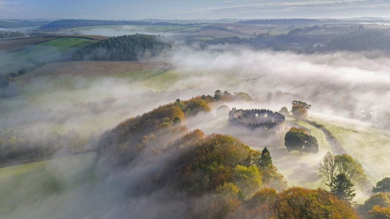 秋日城堡雾景高清壁纸推荐