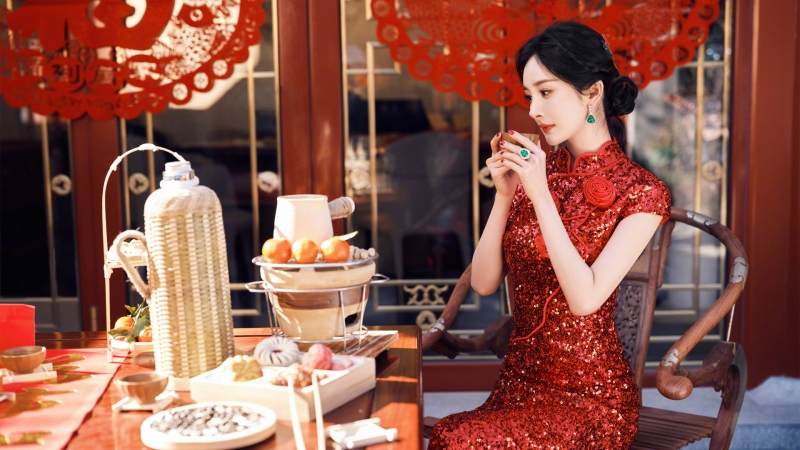 新年穿红裙的杨幂 这款喜庆壁纸适合当电脑桌面