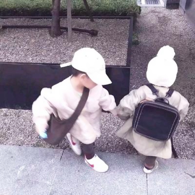 32张超萌小孩情侣头像 高清可爱一对两张直接用