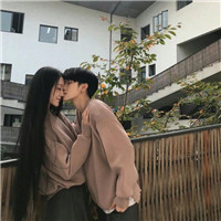 18组霸气接吻情侣头像 一对两张超甜恩爱款