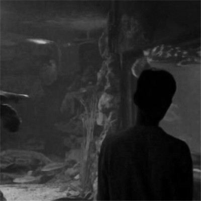 24张高清黑白背影情侣头像 一左一右超适配