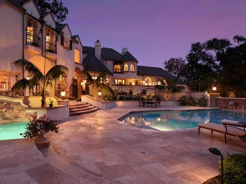 多款适配不同屏幕的豪华别墅泳池高清壁纸