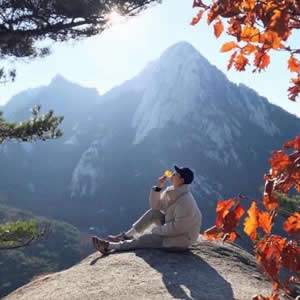 一左一右的个性情侣头像 高清少见款共16张