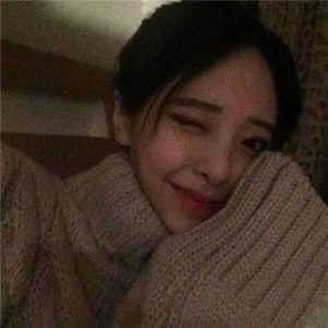 这里的内容是一个头像网站的页面代码，包含大量网站框架、脚本和冗余信息，核心有效内容是提供12张高清真人单人情侣头像素材。按照要求重写如下：