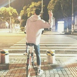 12张超治愈情侣背影头像 一男一女的氛围感拉满