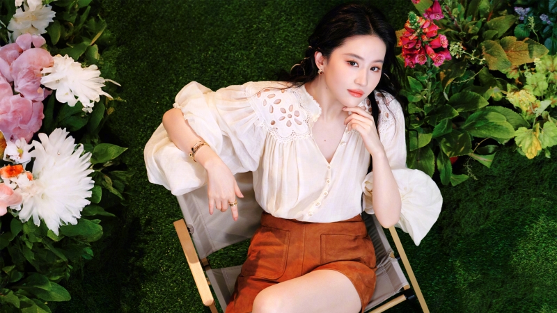 刘亦菲配鲜花绿植！多款高清电脑桌面壁纸任你选