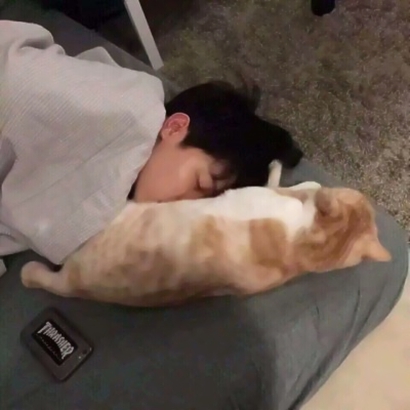 超有辨识度的微信情侣头像来了！一共20张高清好看的款式，专为情侣打造的专属头像素材，来自小脸头像网的情侣头像专区。