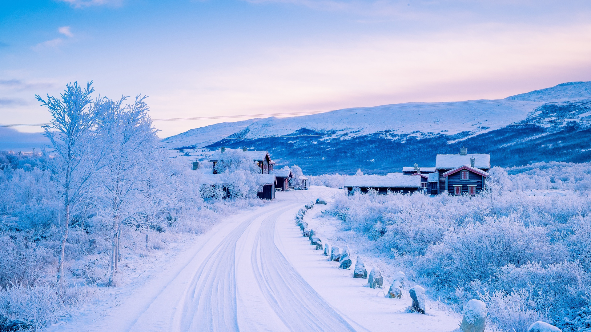 冬季雪景山居道路电脑桌面壁纸