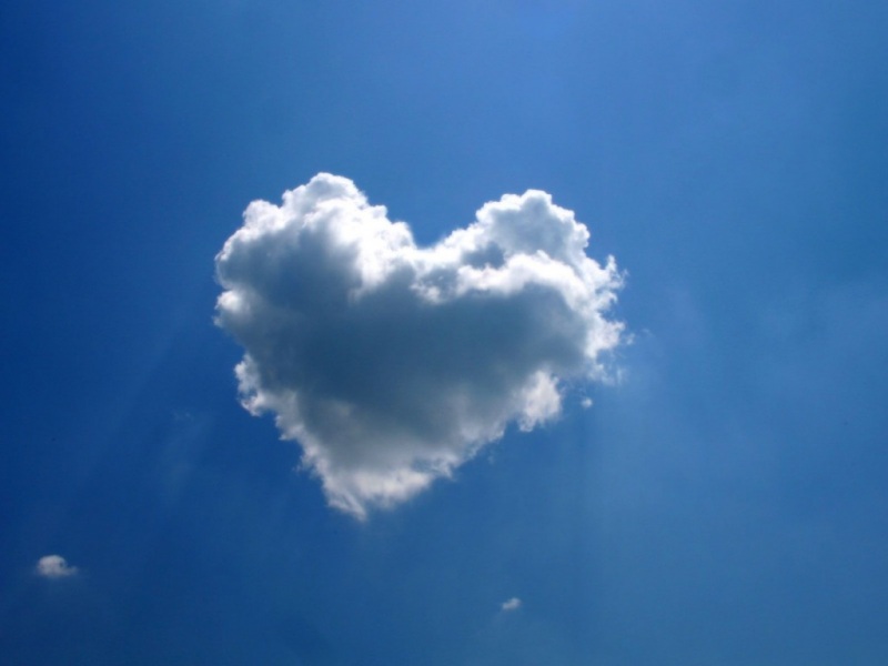 爱心云朵电脑桌面动漫壁纸来啦 多款高清尺寸任你选