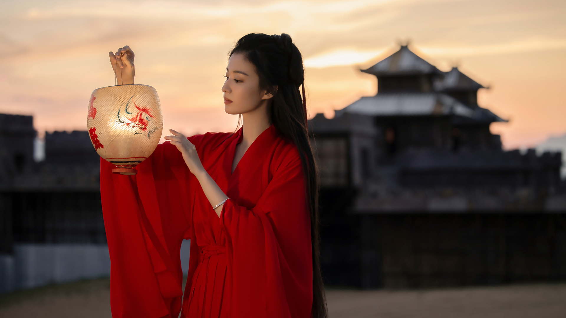 王楚然红色古装灯笼古风壁纸上新 多款高清尺寸可选
