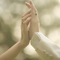 30张超甜情侣牵手头像合集 氛围感拉满的唯美手牵手情头