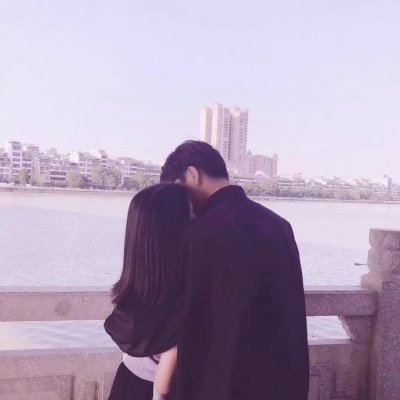 18张高清甜蜜拥抱情侣头像 浪漫氛围感拉满的情头合集