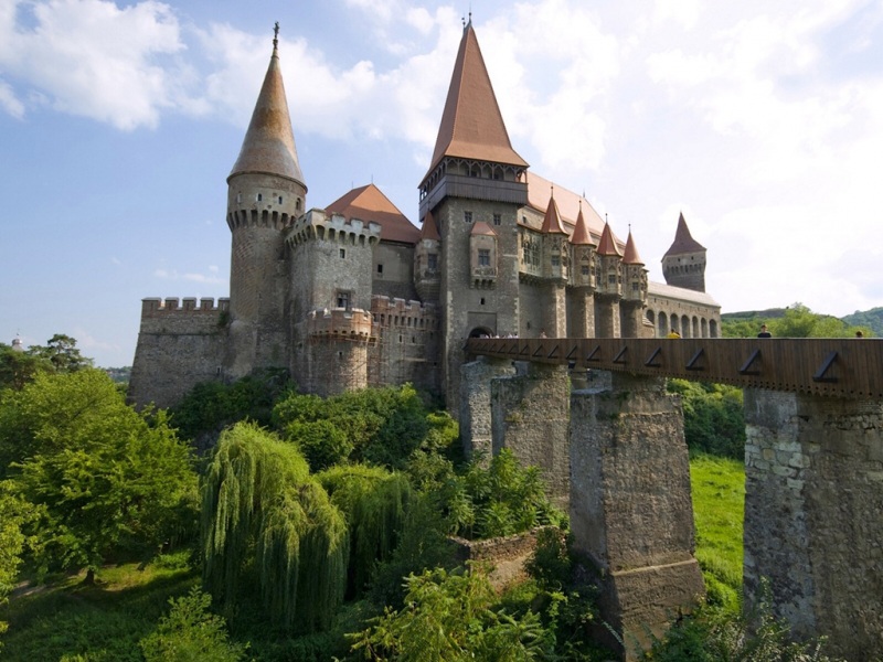 罗马尼亚特兰西瓦尼亚胡内多阿拉城堡酒店风景壁纸