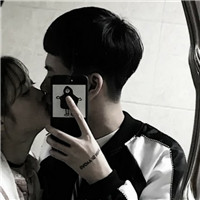 18组霸气接吻情侣头像 一对两张超甜恩爱款