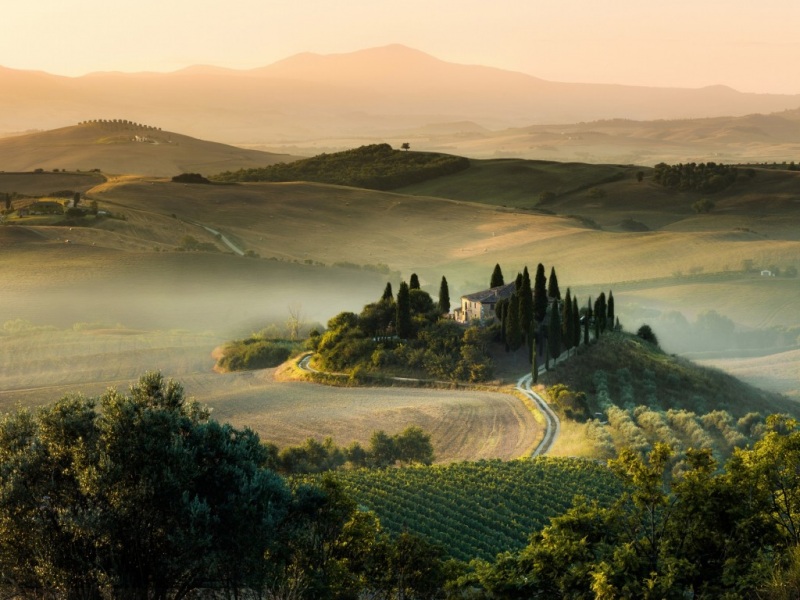 八月的托斯卡纳夏日风光 适合当电脑桌面的动漫风景壁纸