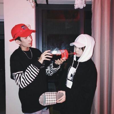 24张潮流好看的情侣微信头像 高清时尚款合集