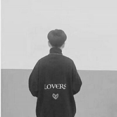 24张高清黑白背影情侣头像 一左一右超适配