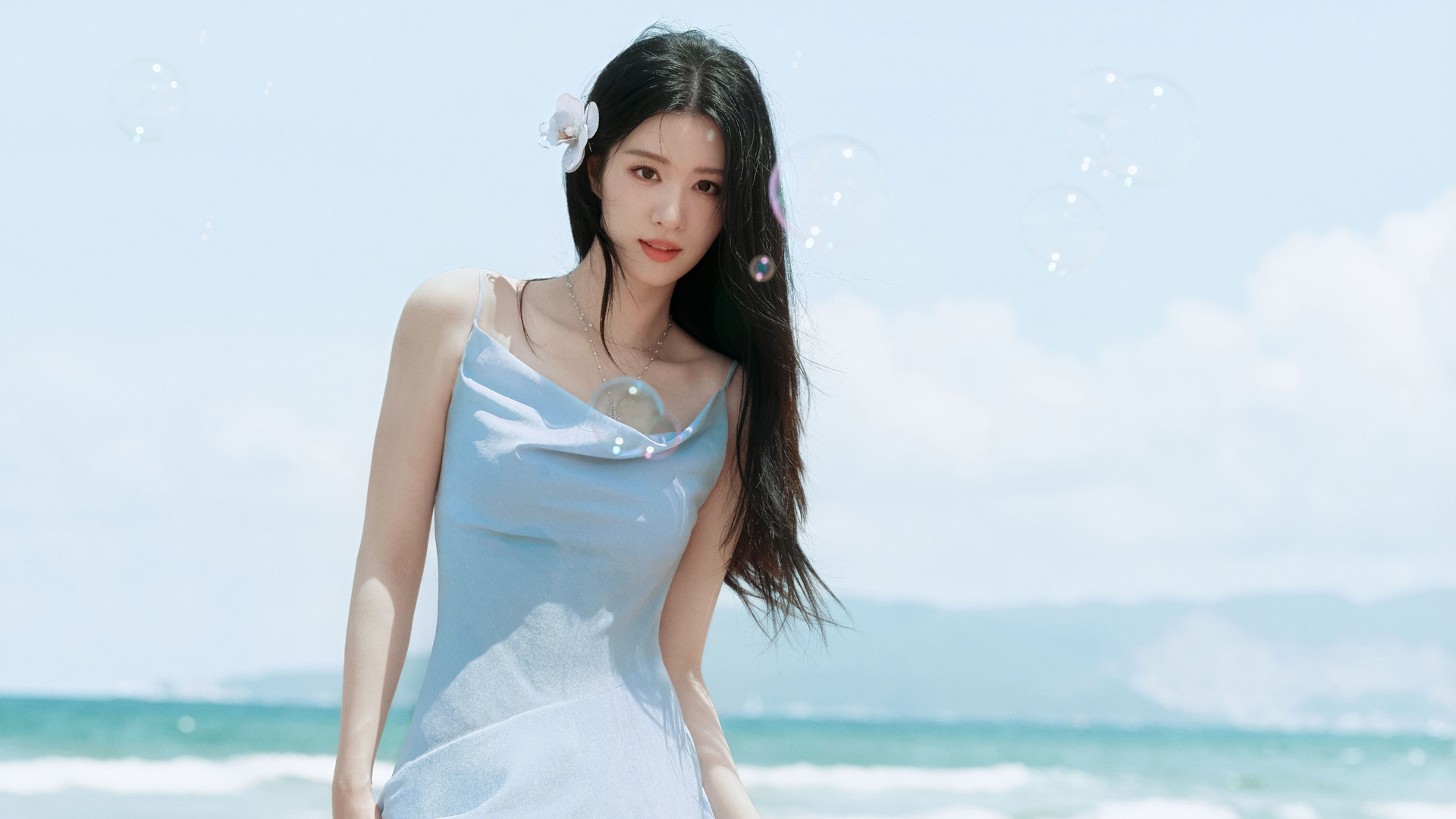 王楚然海边蓝裙长发造型电脑壁纸 多款高清尺寸可选