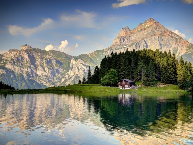 瑞士阿尔卑斯山湖景小屋 超高清电脑桌面壁纸来了